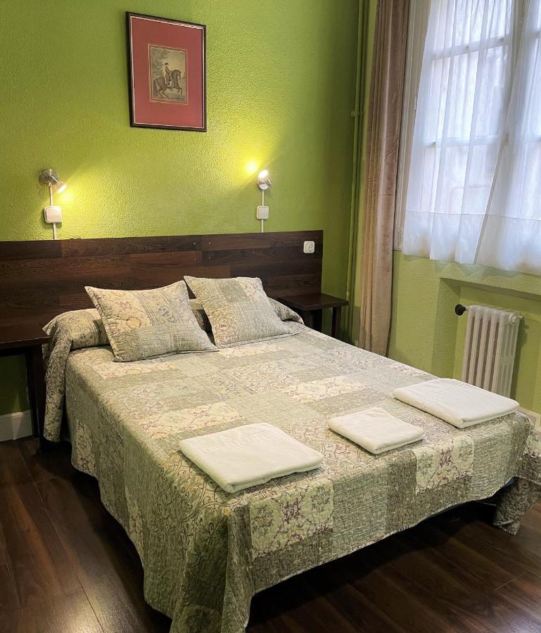 Hostal San Martin มาดริด ภายนอก รูปภาพ