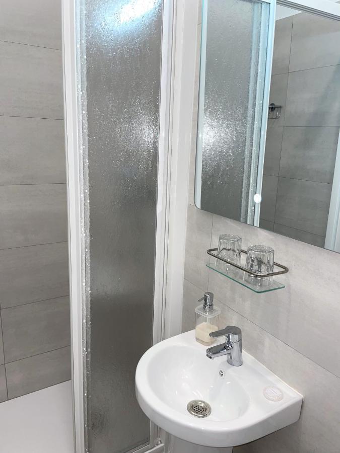 Hostal San Martin มาดริด ภายนอก รูปภาพ