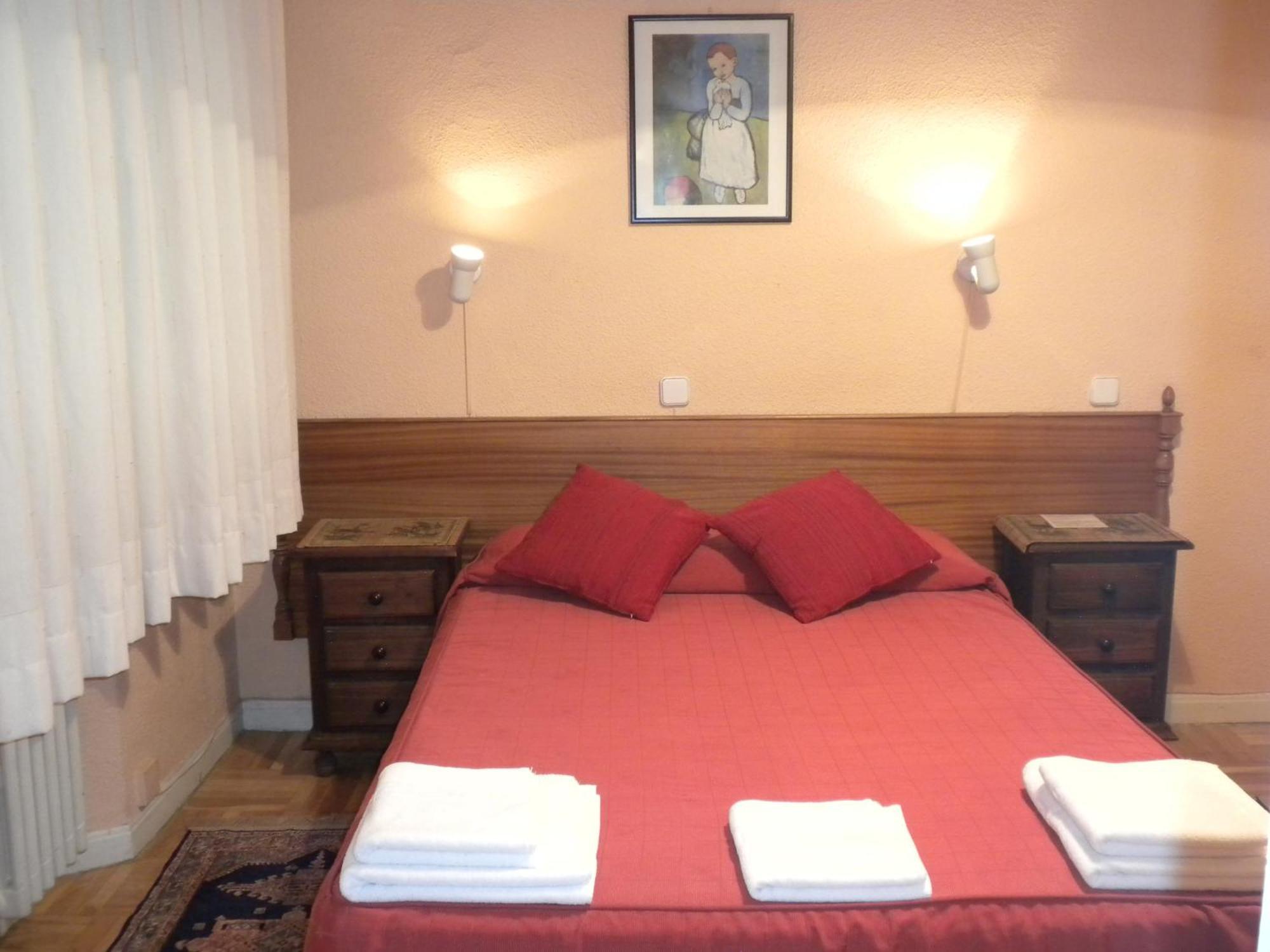 Hostal San Martin มาดริด ภายนอก รูปภาพ