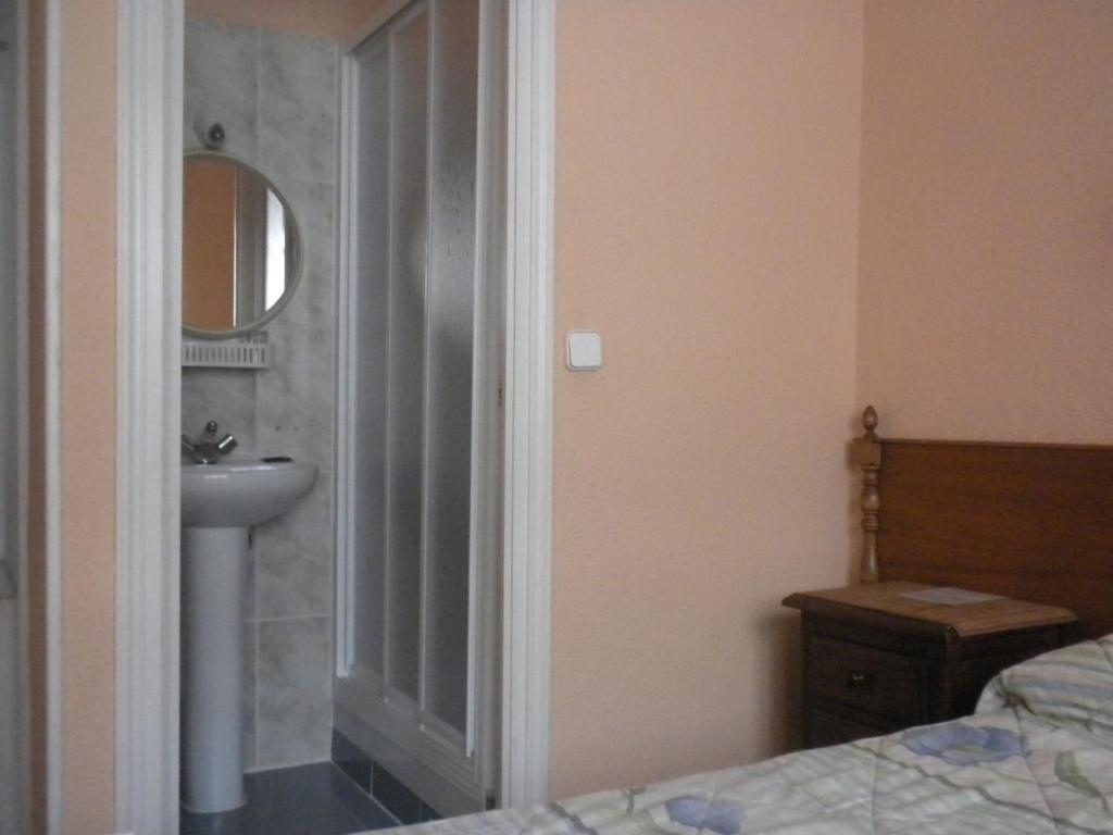 Hostal San Martin มาดริด ภายนอก รูปภาพ